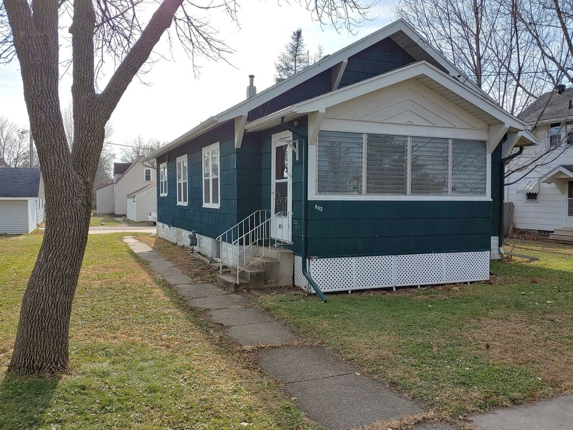 Primary Photo - Three Bedroom Two Bath Home Available May ...