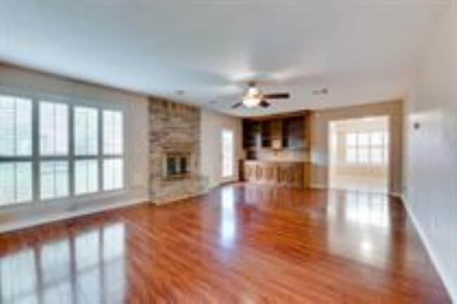 Building Photo - 15114 Mira Vista Dr