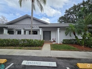 Building Photo - 4455 Carambola Cir N