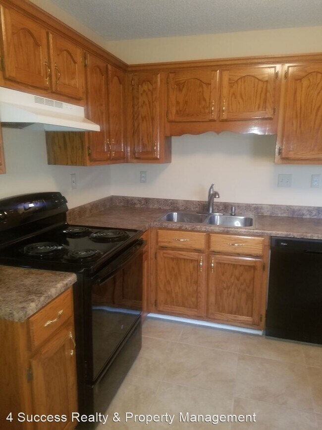 Building Photo - 3 br, 2 bath House - 1177 Custer Drive East