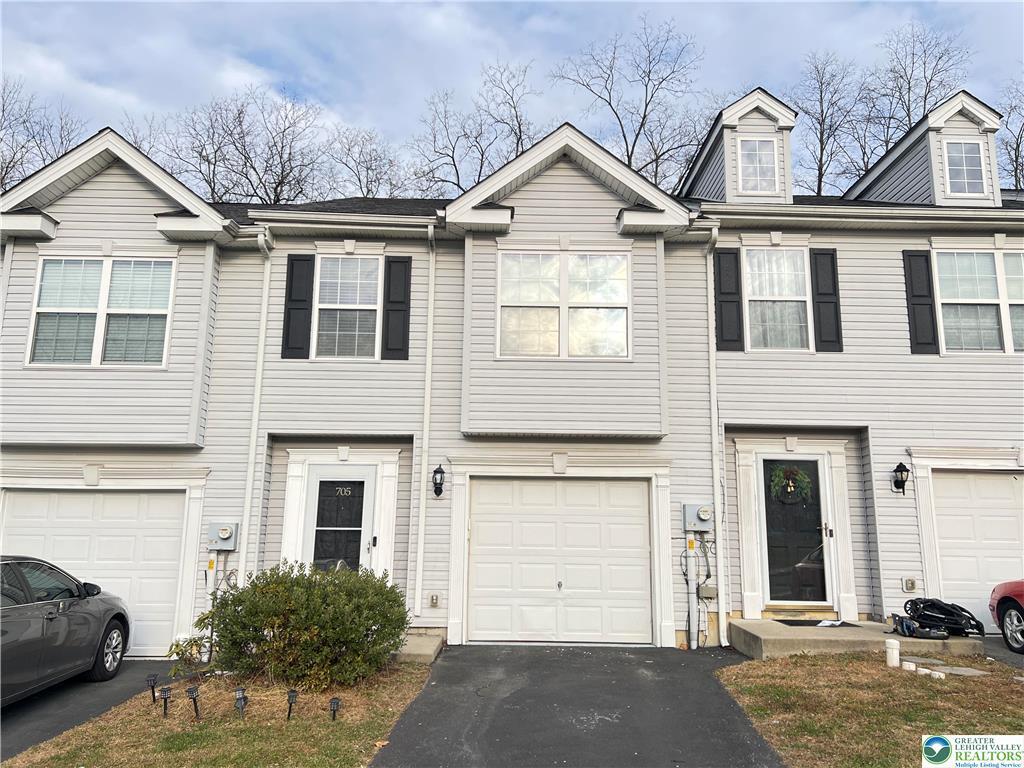 Foto principal - 705 Blue Heron Dr