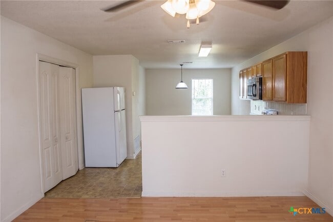 Building Photo - 413 Brittney Way
