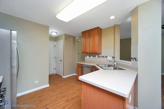 Building Photo - 112 W Chatham Ln