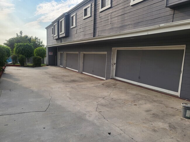 Building Photo - 7052 Newlin Ave
