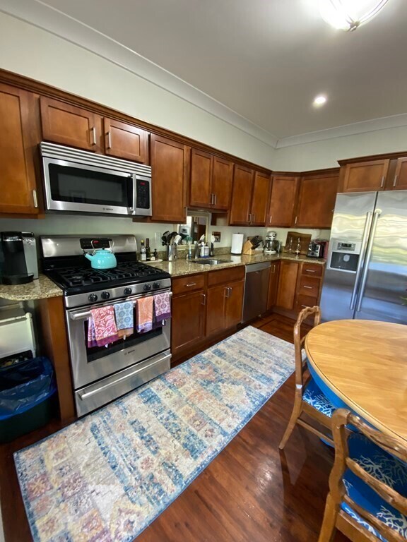Primary Photo - 122 G St