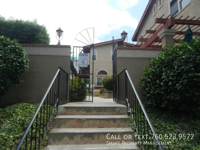 Building Photo - 2561 Navarra Dr