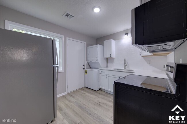 Foto del edificio - 2 br, 1 bath Townhome - 850 N Belmont Ave