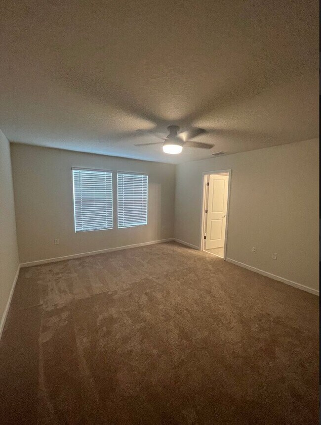 Foto del edificio - Modern 4BR + Loft in DeLand! Internet, Cable, & Lawn Care INCLUDED!