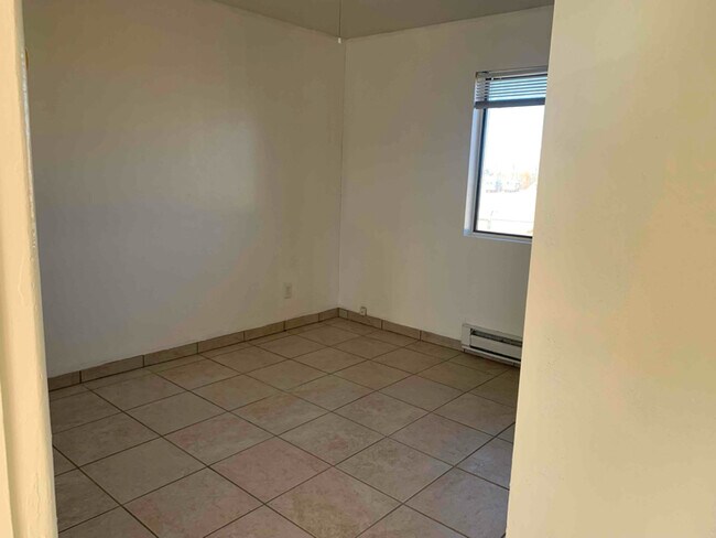 Foto del edificio - 8618 E Warren Rd