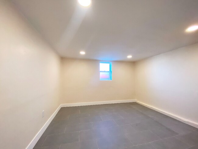 Foto del edificio - 1595 Pomona Ave