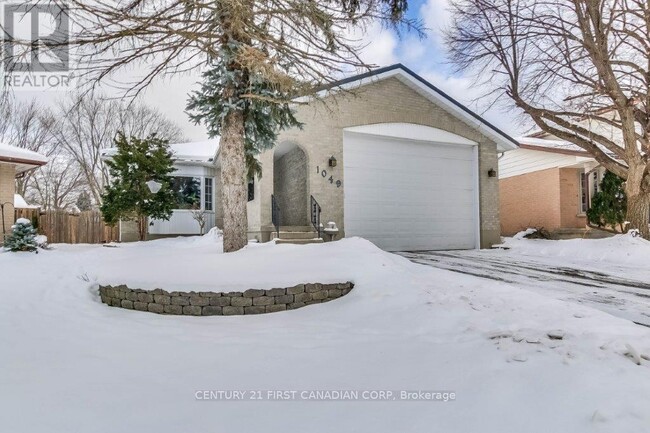 Building Photo - 1049 Mahogany Crescent