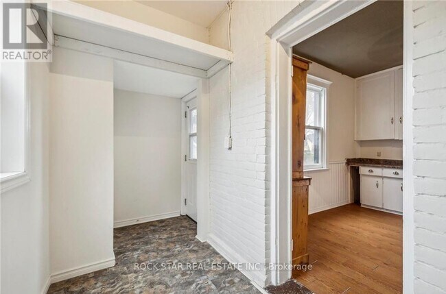 Building Photo - 51 Smith Ave