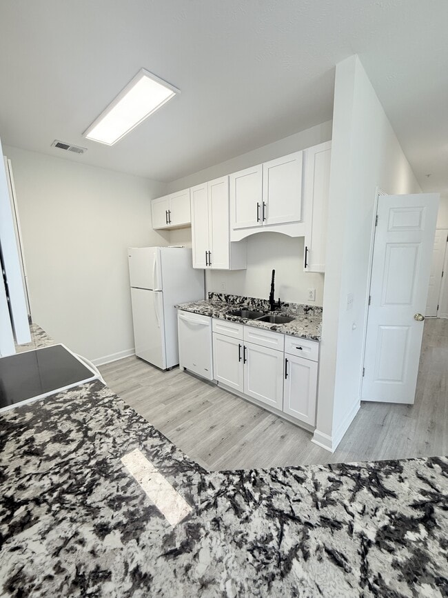 Building Photo - 129 Ashley Park Dr