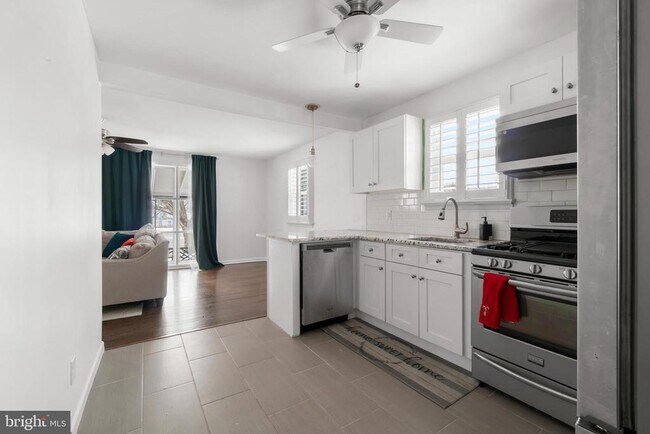 Foto del edificio - 8 Adams Ave