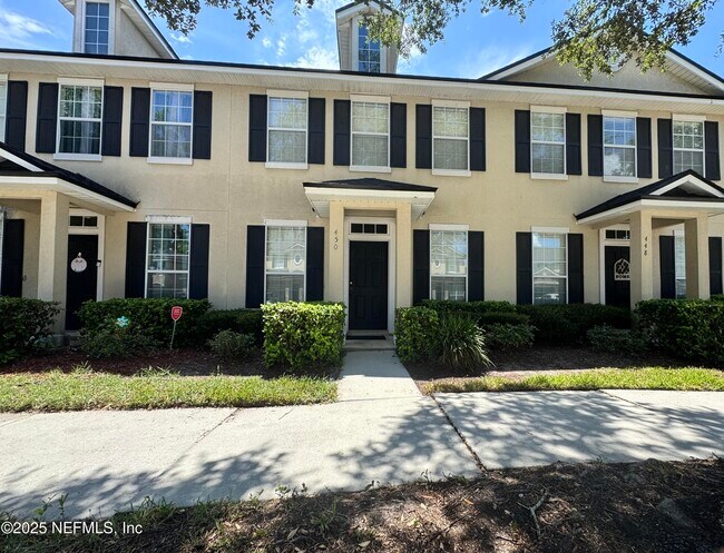 Foto del edificio - 450 Sherwood Oaks Dr