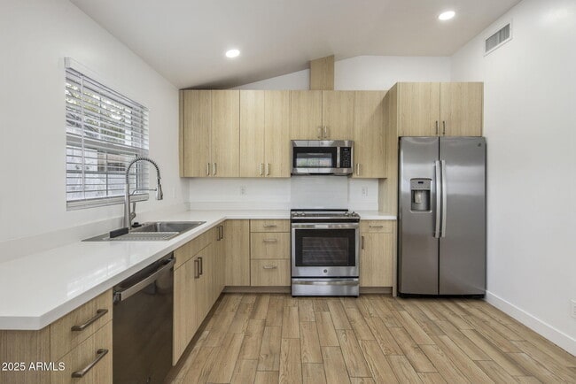Foto del edificio - 220 N Drew St