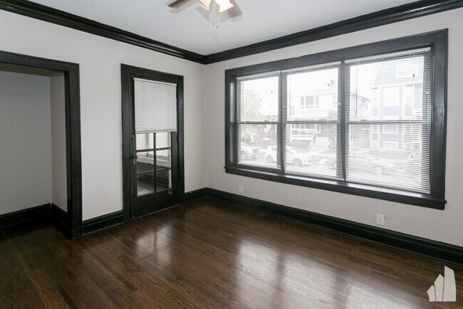 Foto del edificio - 3825 N Drake Ave