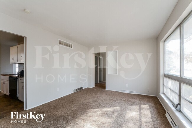 Foto del edificio - 623 Holiday Ave