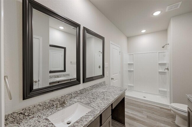 Foto del edificio - 15719 Cottonwood Dr