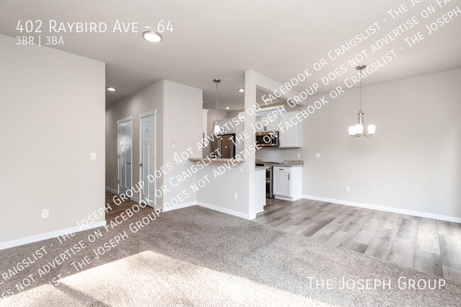 Building Photo - 402 Raybird Ave