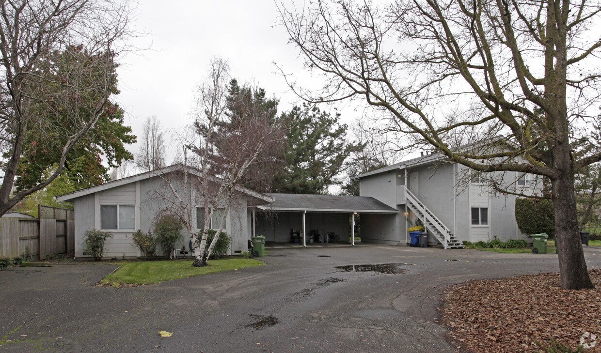 Building Photo - 851 Madison St