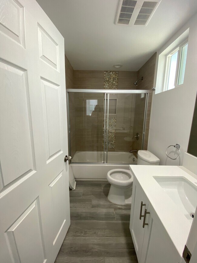 Tripalink VLiving near USC