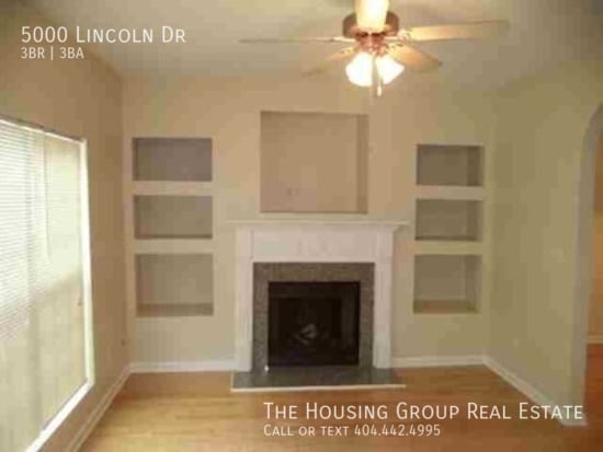 Building Photo - Fairburn Townhome