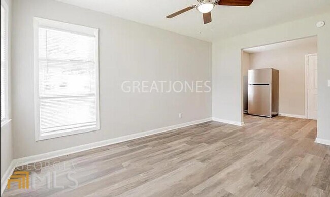 Building Photo - 2132 Lamore Dr