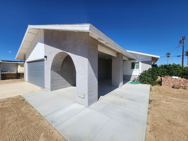 Foto del edificio - Newly Remodeled Two Bedroom Two Bath Home ...