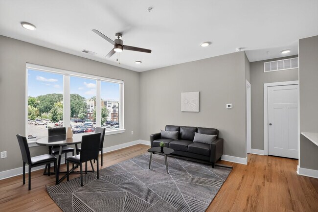 Foto del edificio - 1004 Park View Greer Cir