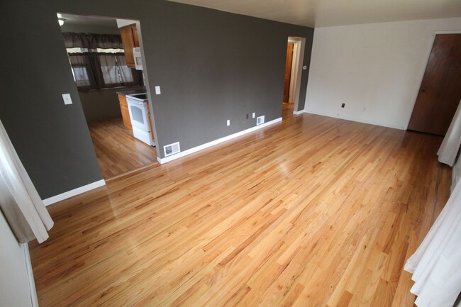 Building Photo - 4917 N. Ash St. Spokane, WA - NuKey Realty...