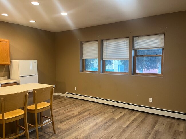 Building Photo - 221 S Washington St