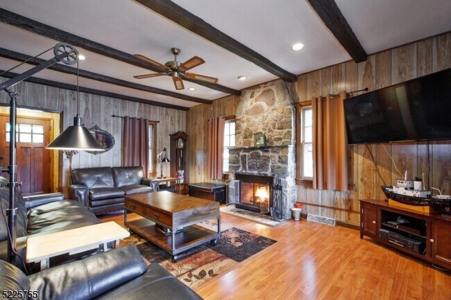 Foto del edificio - 137 Lakeview Ave