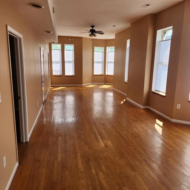 Building Photo - 1256 S Avers Ave