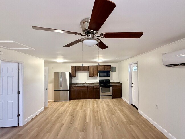 Foto del edificio - One bedroom, one bath house in Burlington