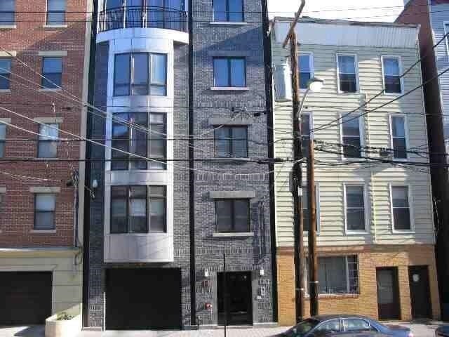 Primary Photo - 407 Adams St