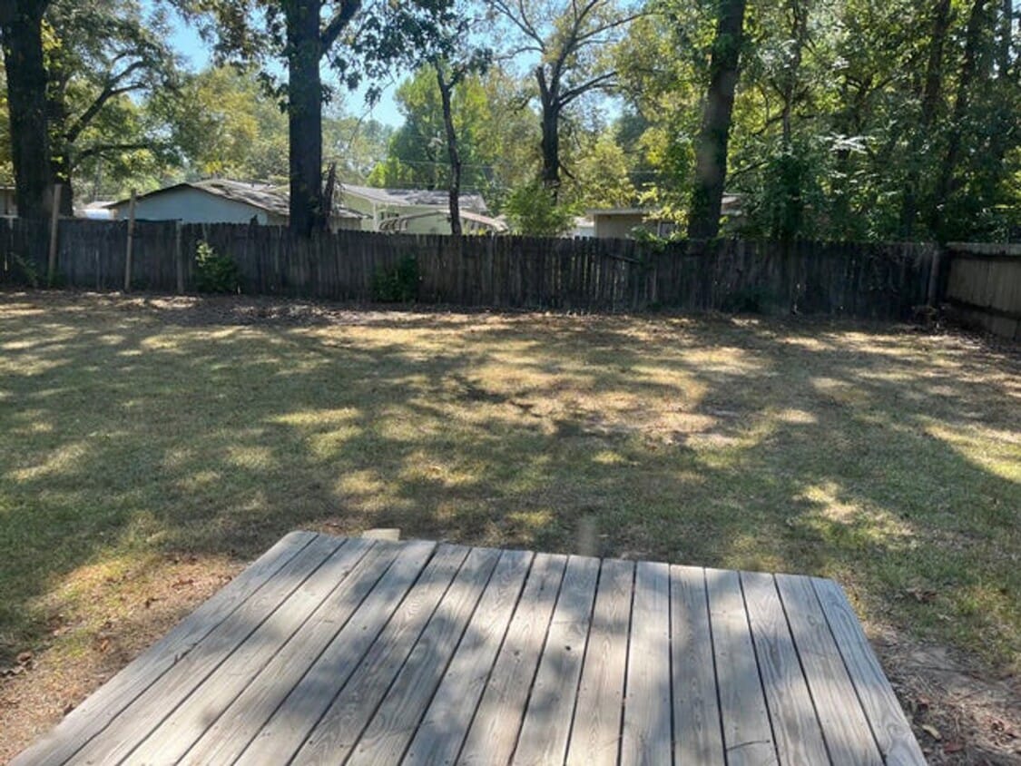 Charming 3-Bedroom Home with Garage in Jackson, MS - Charming 3-Bedroom Home with Garage in Jackson, MS