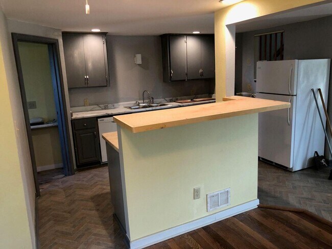 Foto del edificio - 839 River Bend Ct