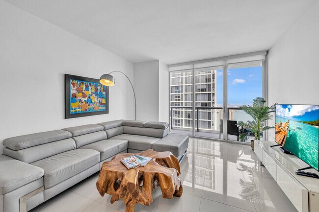 Building Photo - 485 Brickell Ave