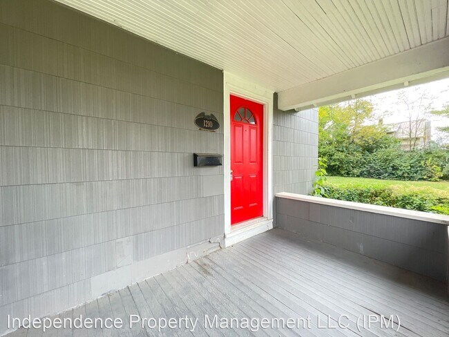 Foto del edificio - 3 br, 1 bath House - 1210 Calumet Ave