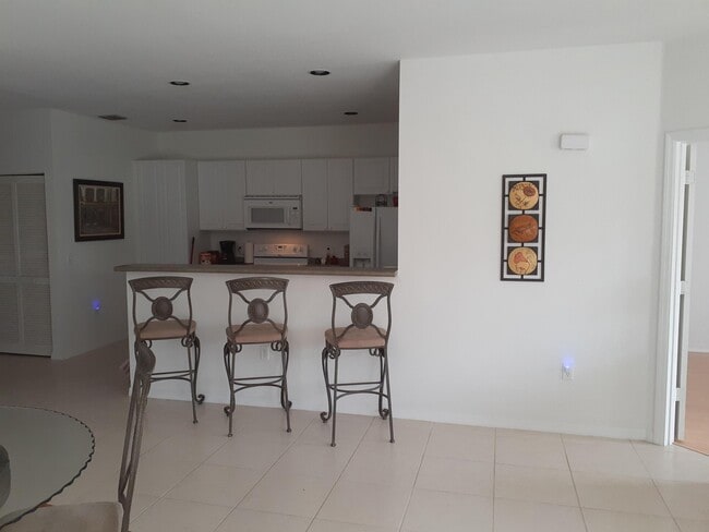 Building Photo - 1840 E Sanderling Ln