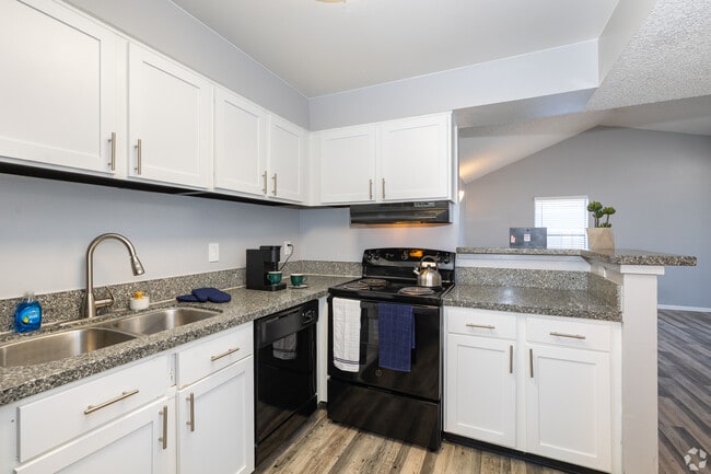 Building Photo - PARKSIDE APARTMENTS