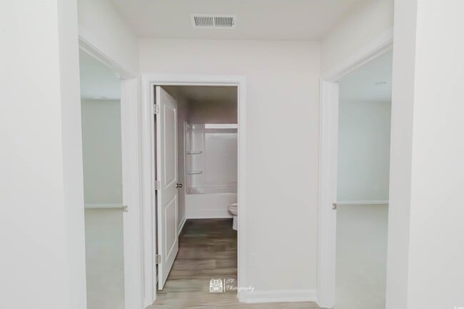 Building Photo - 302 Jeff Waters Cir