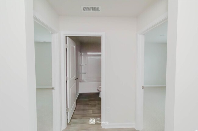 Foto del edificio - 302 Jeff Waters Cir
