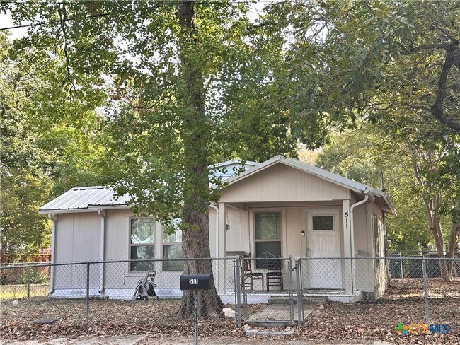 Building Photo - 511 McKie St