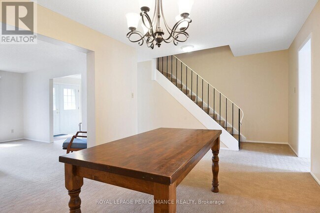 Photo du bâtiment - 1053 Meadowlands Dr