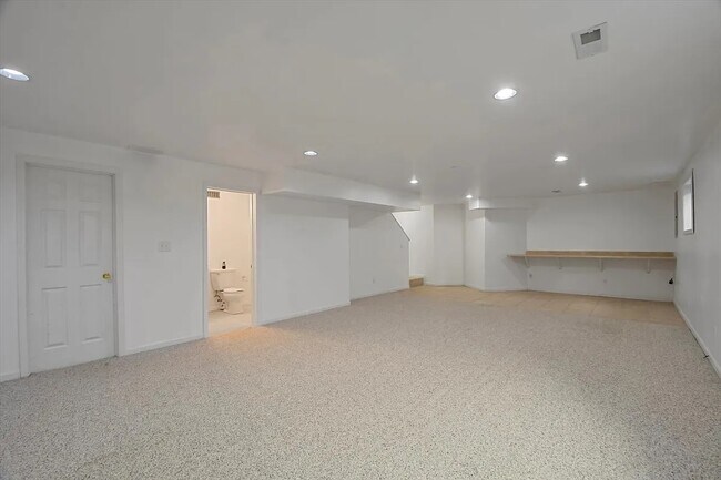 Building Photo - 3909 Inverness Rd