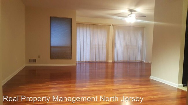 Building Photo - 1 br, 1 bath House - 105 River Rd. #A4