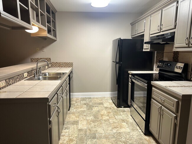 Building Photo - 203 Chantilly St