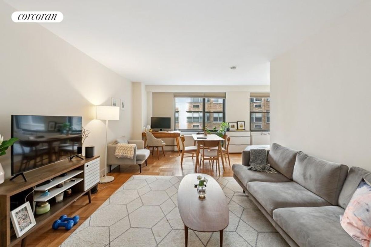 Foto principal - 35-41 E 38th St